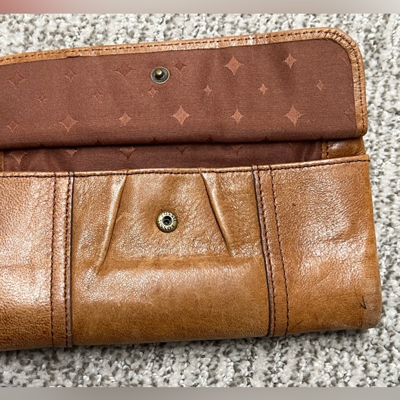 CLEARANCE! FOSSIL LEATHER WALLET - Picture 4 of 16